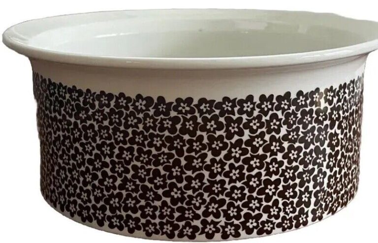 Read more about the article Arabia Finland Brown and White Flowers Faenza Vintage Mid Century Serving Bowl