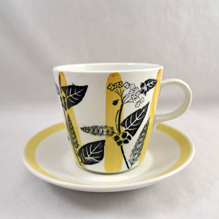 Read more about the article Arabia Finland Teacup and Saucer Flora with Yellow Stripes