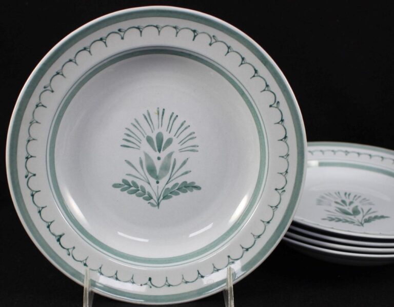 Read more about the article Arabia Green Thistle Set of Five Rim Soup Bowls