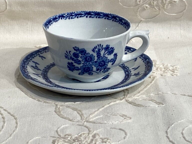 Read more about the article Arabia Finland Finn Flower Blue Demitasse Espresso Cup Saucer 1949-1964
