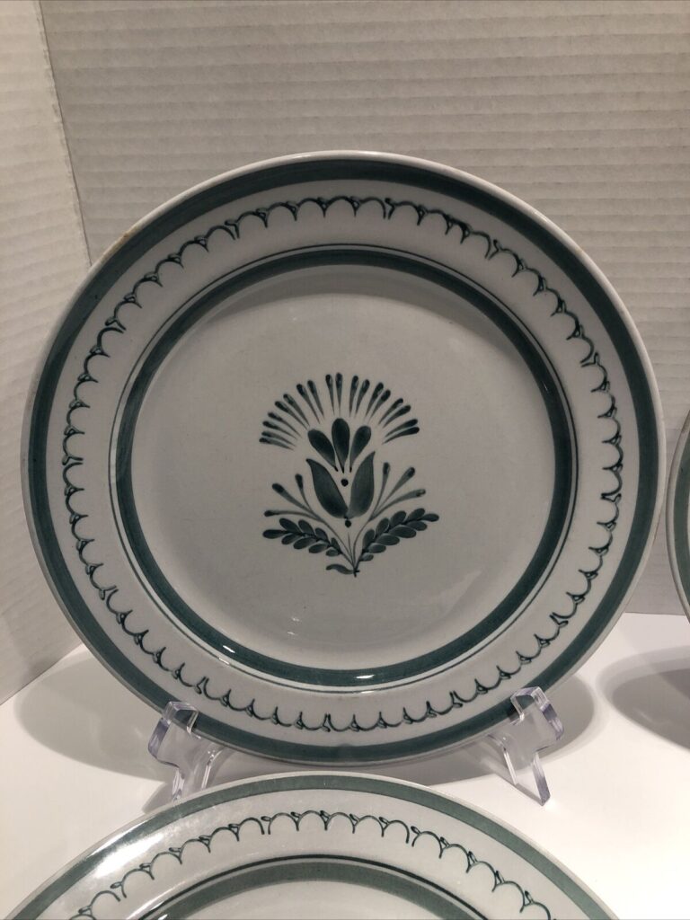 Read more about the article Arabia of Finland Green Thistle Luncheon Plate 9 3/8″  Set Of 4