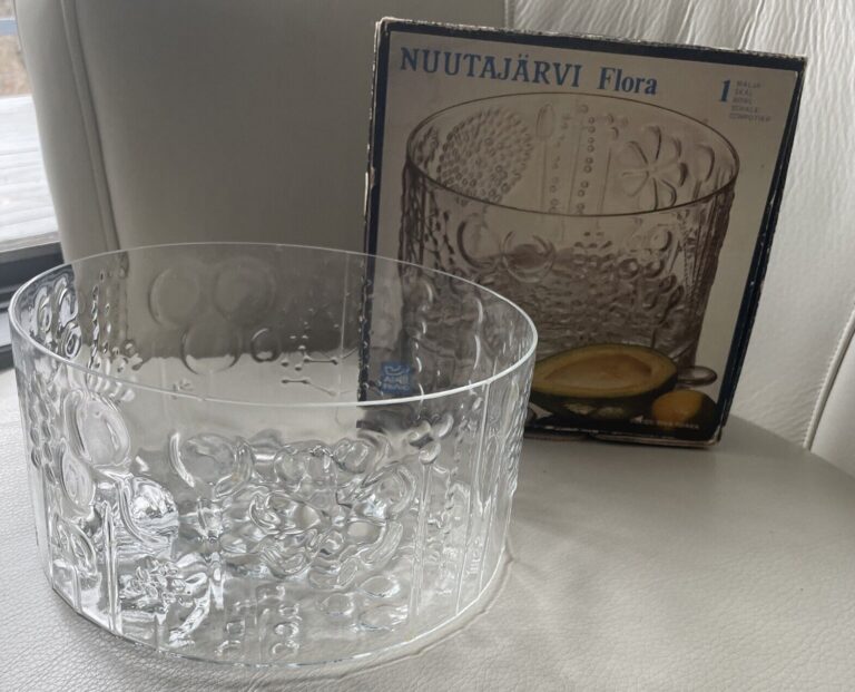 Read more about the article nuutajarvi glass Flora Malja Skal Bowl With Box Ovia Toikka Arabia Finland 7.5”