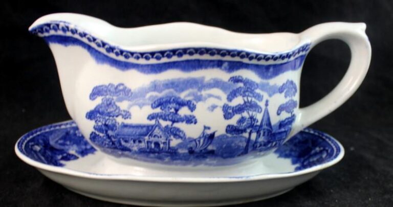 Read more about the article Arabia Landscape Blue Gravy Boat with Attached Underplate