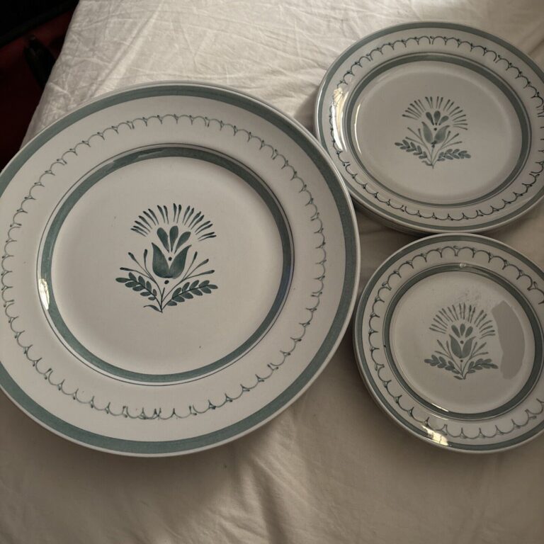 Read more about the article ARABIA FINLAND GREEN THISTLE HAND PAINTED SET of 20 pieces