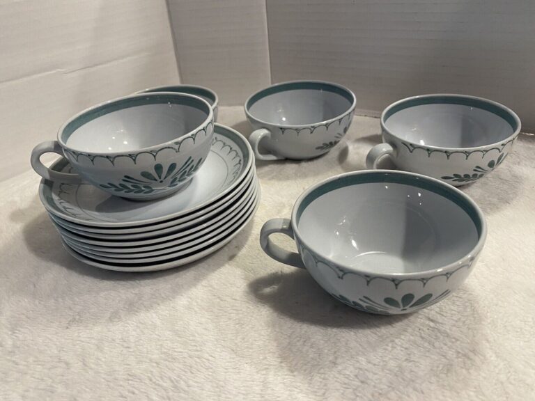 Read more about the article 4 ARABIA FINLAND GREEN THISTLE HAND PAINTED CUPS AND 1 SAUCER