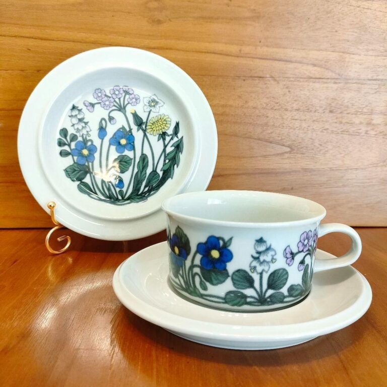 Read more about the article Arabia Flora Cup Saucer Plate Trio Scandinavia