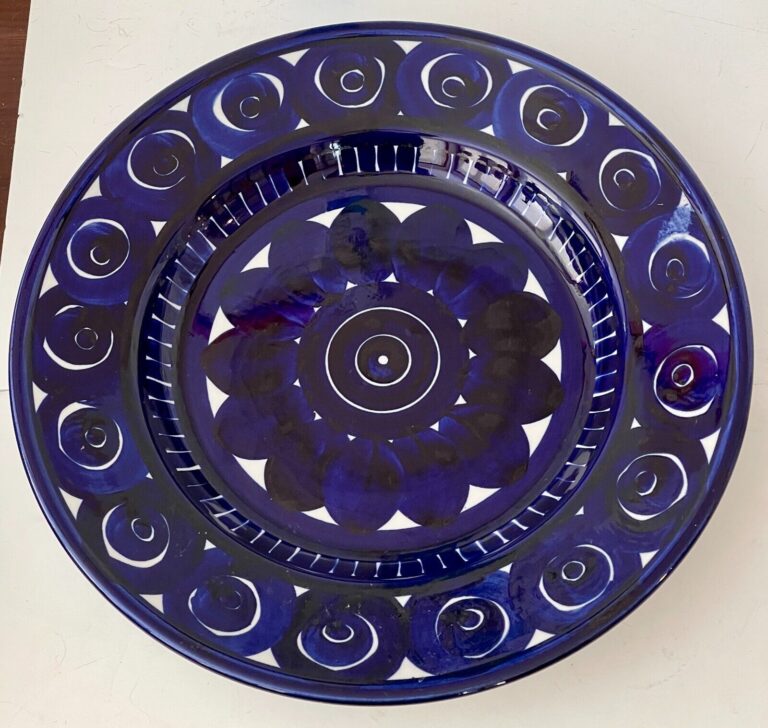 Read more about the article Arabia of Finland Valencia Discontinued 14″ Deep Round Platter Electric Blue