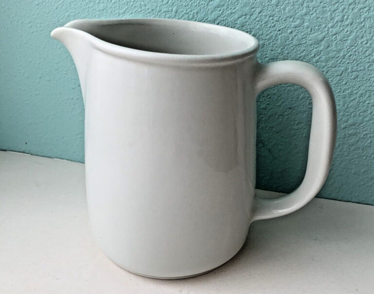 Read more about the article Vintage ARABIA FINLAND – 32 oz TEEMA Pitcher – Off White FL-3  6″ tall  MCM