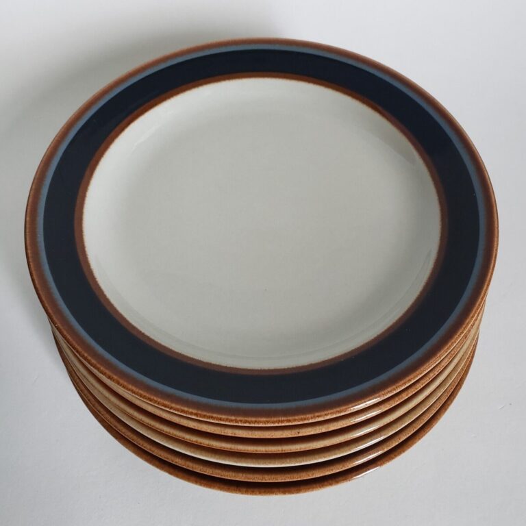 Read more about the article 6 Arabia Taika Bread Butter and Plates 6.75″ Blue Brown Stripes Stoneware Finland