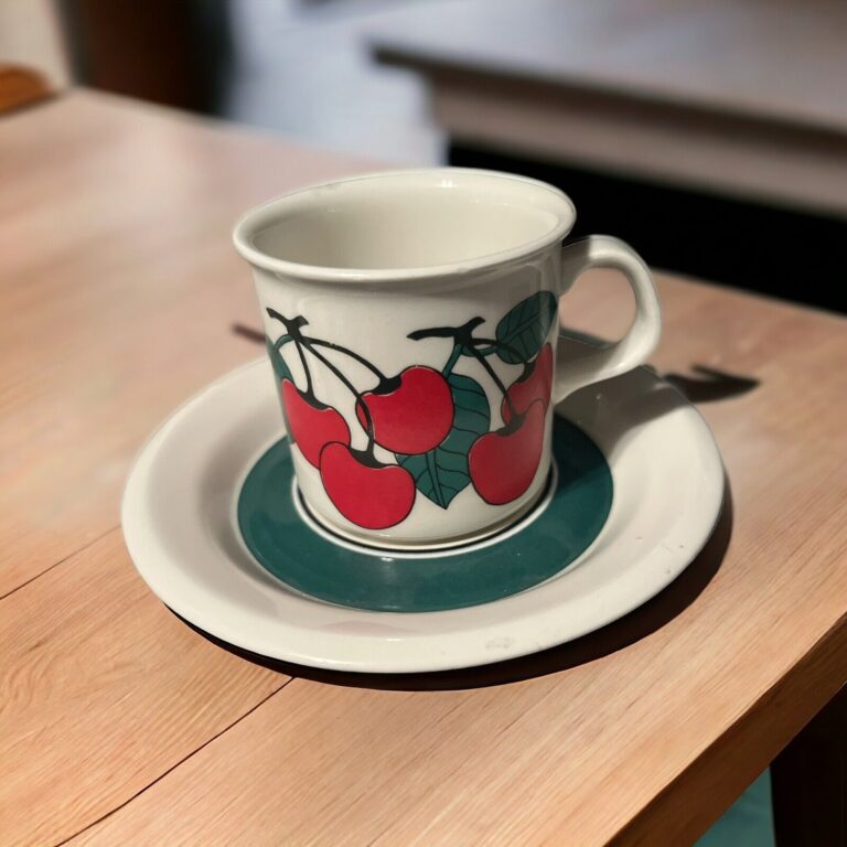 Read more about the article ARABIA Kirsikka Finland Small Coffee Cup and Saucer Set Cherry 2 Oz.
