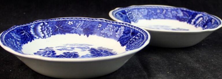 Read more about the article Arabia Landscape Blue Group of 2 Fruit Bowls Vintage