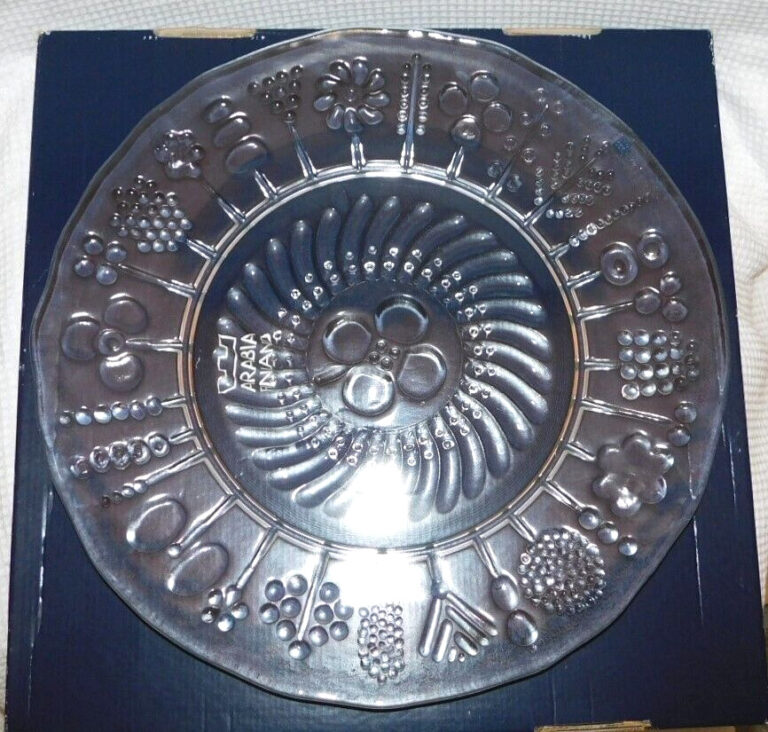 Read more about the article Vintage Arabia Finland Finn Flora Hand Made Round Crystal 15″ Platter NIB