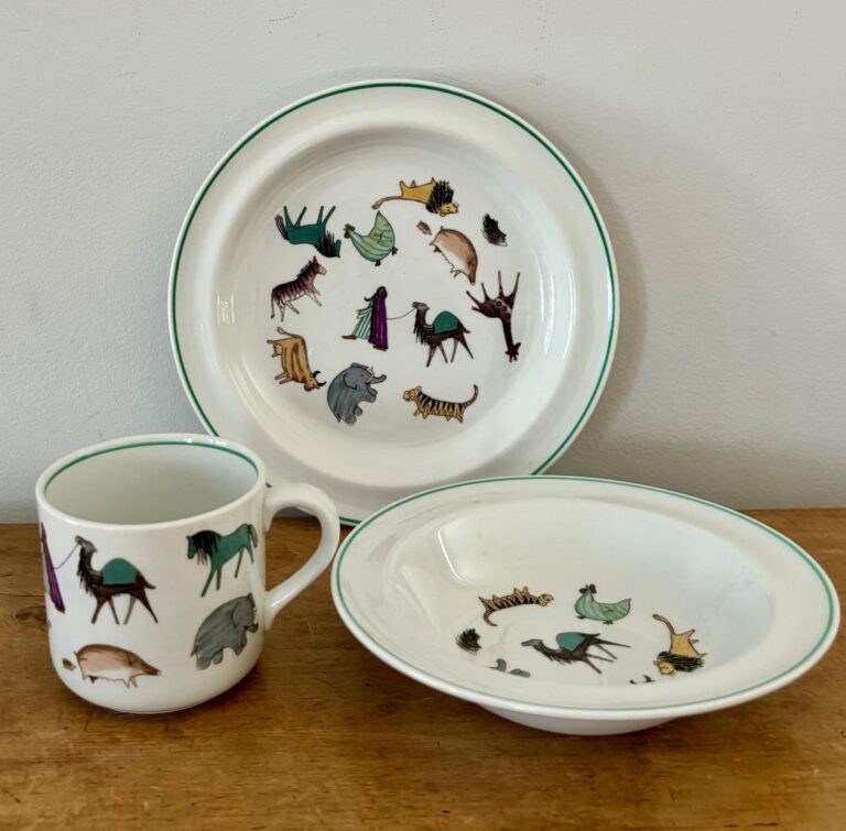 Read more about the article Arabia Finland 3 Pc Child’s Animal Parade Set Plate Bowl Mug Anja Juurikkala 60s