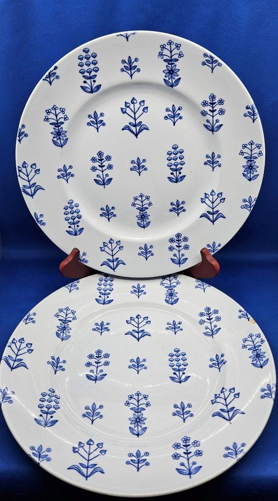 Read more about the article Vtg Lot 2 Arabia Finland TAPESTRY Dinner Plates 10″ Blue Floral Retired READ