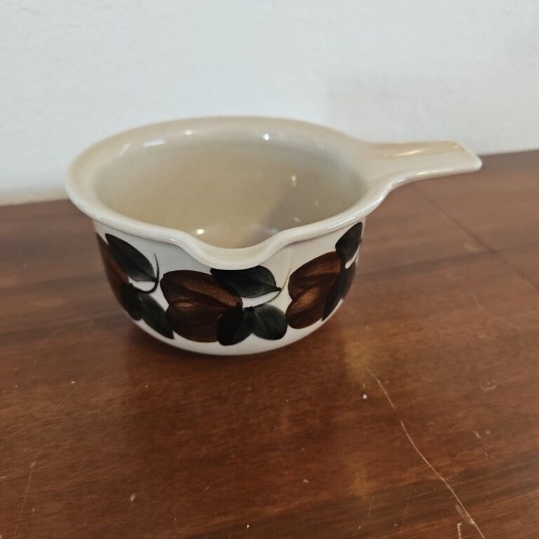 Read more about the article ARABIA FINLAND RUIJA TROUBADOUR OPEN SAUCE BOAT / GRAVY BOAT