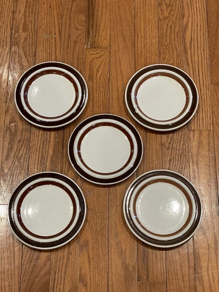 Read more about the article Vtg 5 Arabia Finland Rosmarin Brown Bread Plates 6.25″ Stoneware Ulla Procope