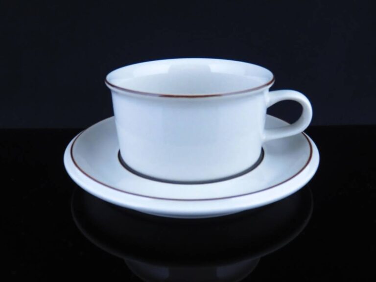 Read more about the article Arabia Arabia Fennica Fenica Tea Cup Saucer Ulla Procope Richard Lindh Richard