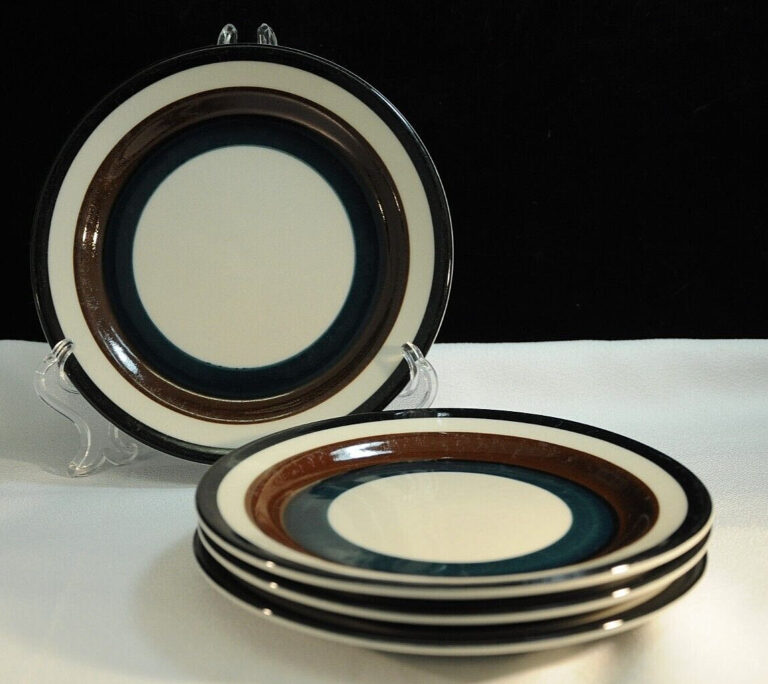 Read more about the article Arabia Finland Kaira Plates 6.75″