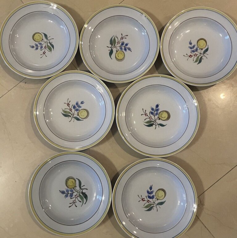 Read more about the article Set of 7 VINTAGE ARABIA WINDFLOWER BOWLS 7 3/4” HANDPAINTED FINLAND