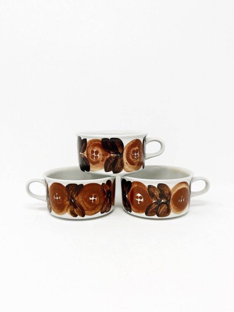 Read more about the article Arabia Finland Rosmarin Flat Cups Set Of 3 Brown Stoneware Ulla Procope Vintage