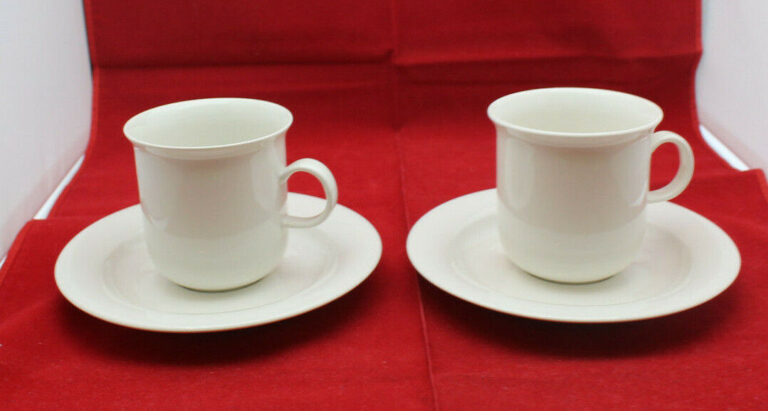Read more about the article Arabia Finland Arctica White Coffee Tea Mug Cup 7.5 cm Tall Saucer Set of 2 (C)