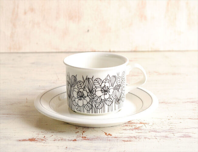 Read more about the article Rare Size Arabia Krokus Black And White Cup Saucer Crocus Esteri Tomula Scandina