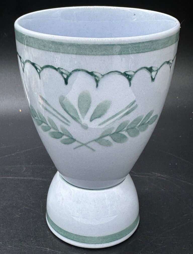 Read more about the article VINTAGE GLAZED CERAMIC ARABIA FINLAND GREEN THISTLE EGG HOLDER