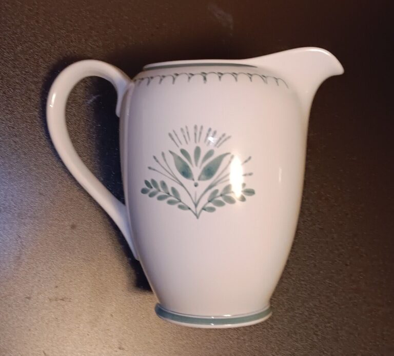 Read more about the article Arabia Finland “Green Thistle” Ceramic Water Pitcher  6 1/2″