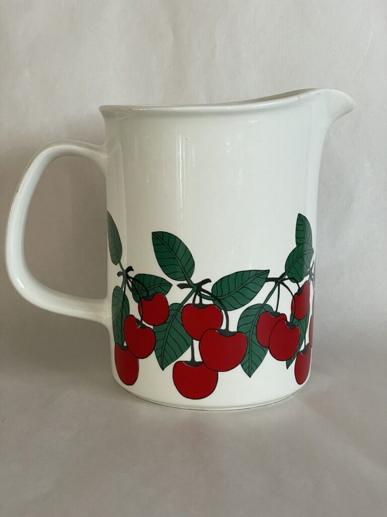 Read more about the article EUC Arabia Finland Kirsikka Cherry Cherries Pitcher Handle Red Green 6” Ceramic