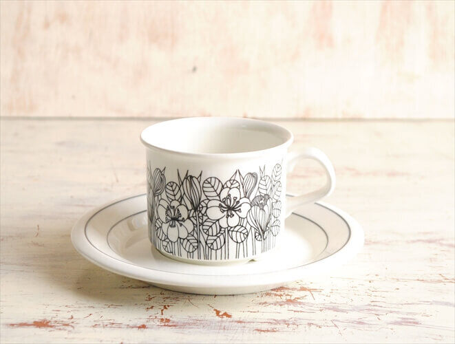 Read more about the article ARABIA #2 Size KROKUS Black White Cup and Saucer Crocus White Black ESTERI