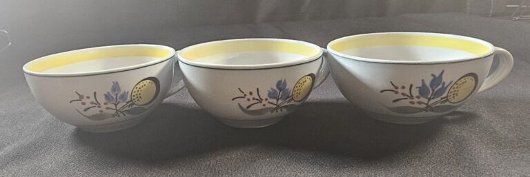 Read more about the article Vintage Arabia Finland Windflower Tea Cup Set of 3 MCM