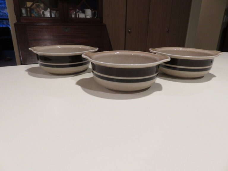 Read more about the article Set of 3 Arabia Finland Ruija Troubadour Lugged Cereal Soup Bowls