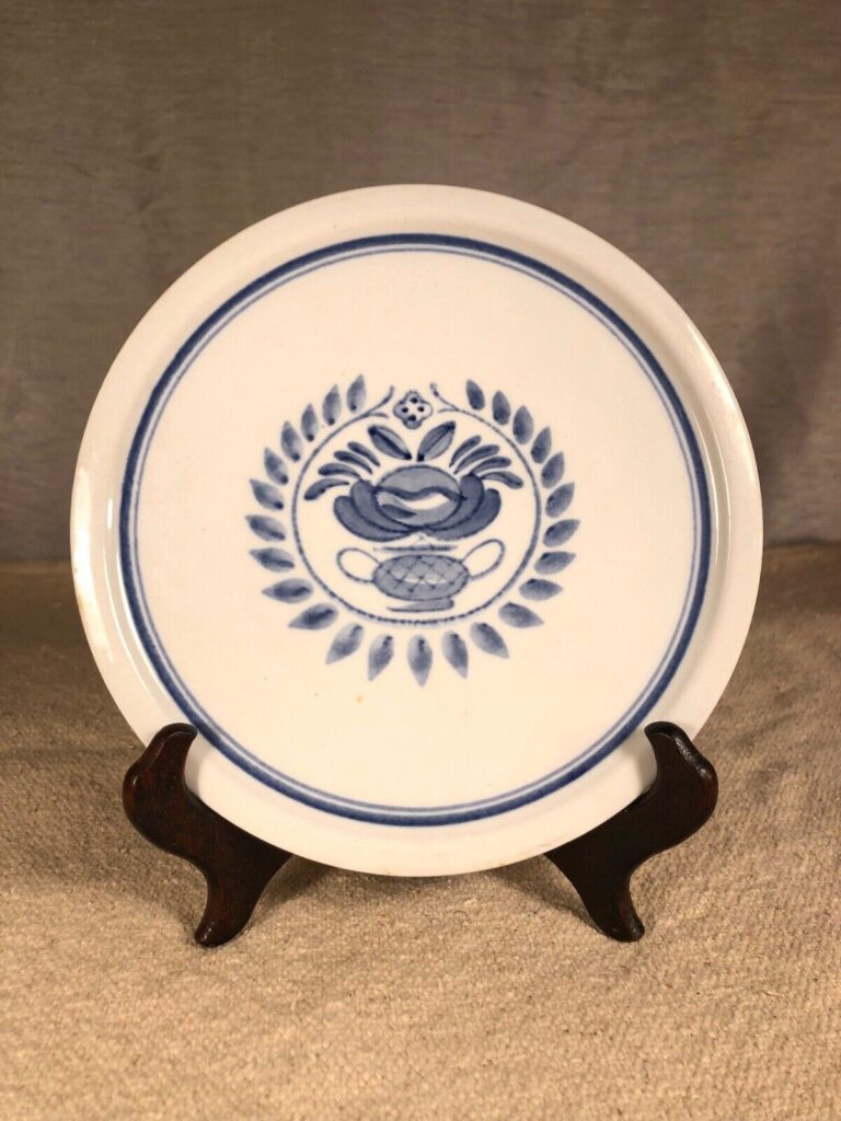 Read more about the article Vintage Nordic MCM Arabia Finland Blue Rose Display Plate Hand-painted Signed