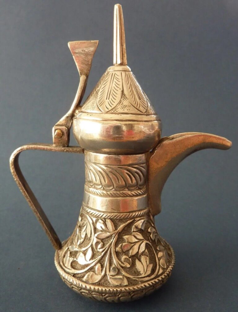 Read more about the article Saudi Arabia SOLID SILVER 925 Teapot with Etching and Patina Arabic Coffee Pot