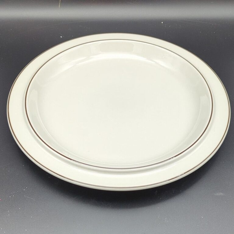 Read more about the article Arabia Finland Fennica large neutral banded serving plate