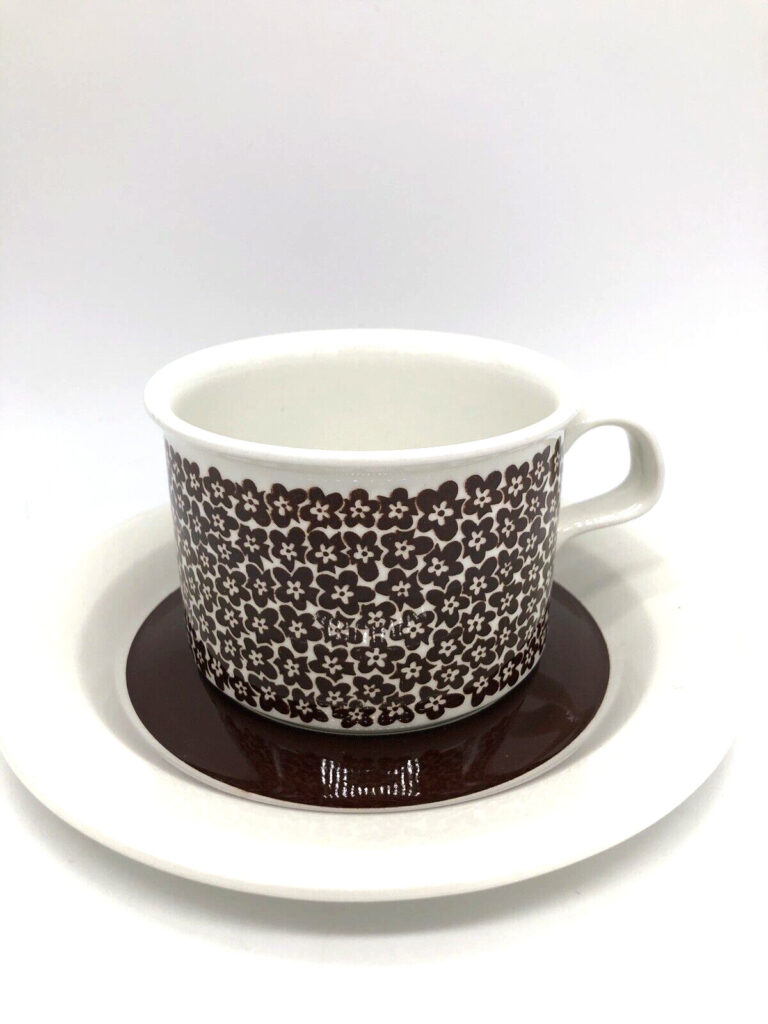 Read more about the article Vintage 70s Arabia Finland FAENZA Cup and Saucer Brown Flowers Inkeri Leivo