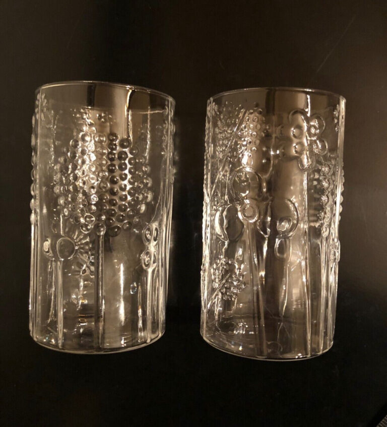 Read more about the article Arabia Finland IITTALA Oiva Toikka Nuutajarvi Flora 10 oz Tumblers Glasses 2 Vtg