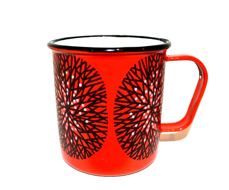 Read more about the article Vtg FINEL Enamel MUG Coffee Cup Arabia Finland Red Black and White Snowflake