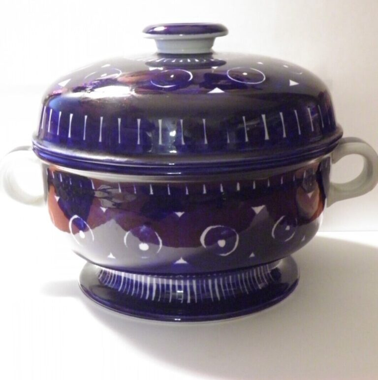 Read more about the article Arabia Valencia Tureen Bowl with Lid