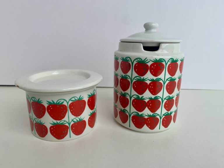 Read more about the article Vintage Arabia Finland Pamona Strawberry Sugar and Jelly Jar