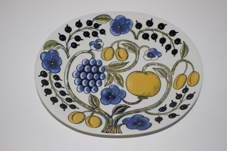 Read more about the article VINTAGE ARABIA FINLAND PARATIISI 10-1/2″ X 11-3/8″ LARGE OVAL DINNER PLATE