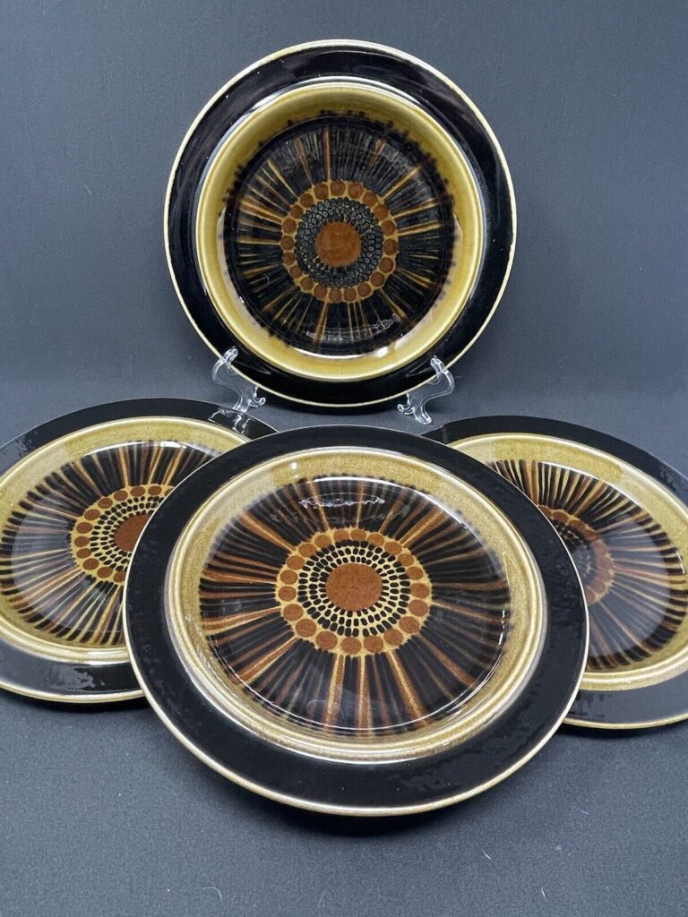 Read more about the article 4 MCM Arabia Finland Gunvor Olin Gronqvist KOSMOS Pottery Dinner Plates 10″