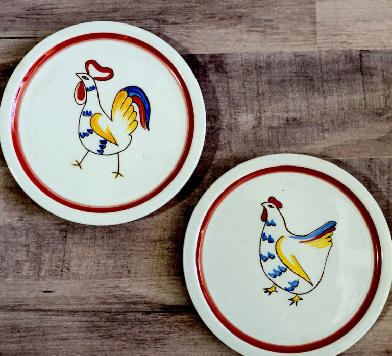 Read more about the article Arabia Animal Kingdom Hand painted Rooster And Hen Plates Great Condition
