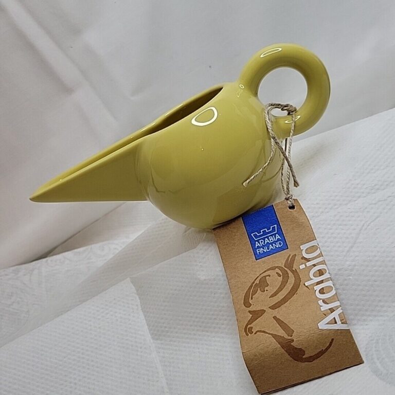 Read more about the article Arabia Finland Omar Storybirds Yellow Creamer With Tag And Sticker