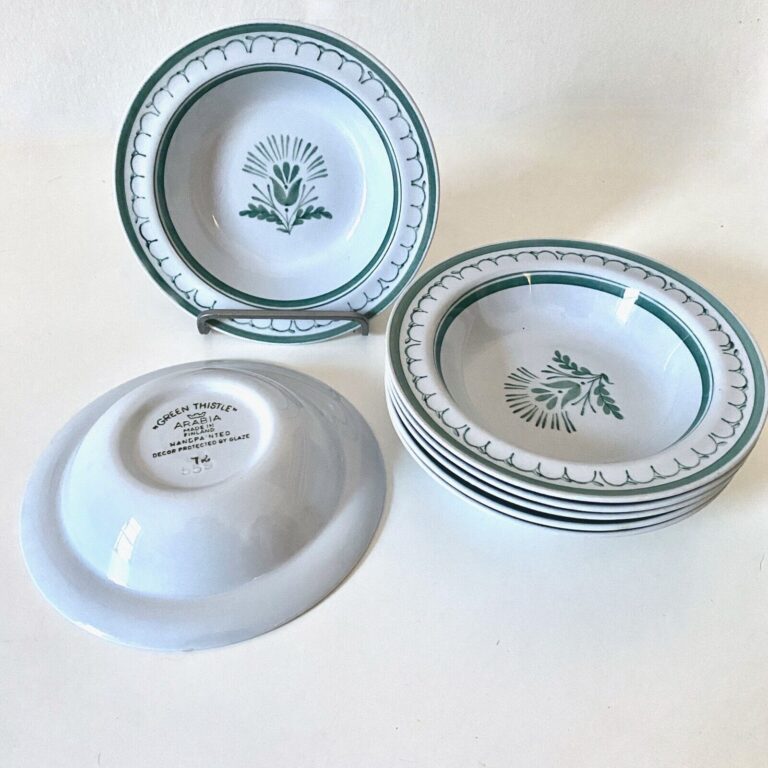 Read more about the article 7 Arabia Finland Green Thistle Rimmed Cereal Bowls 1.25″H 6.5″ diam EUC