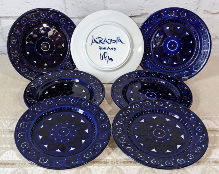 Read more about the article Vintage Arabia Ulla Procopé “Valencia” Salad Plates – Set of 7