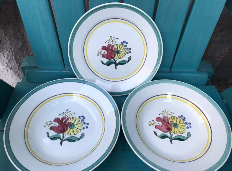Read more about the article finland 2 ARABIA FLORAL BOWLS + 1 SALAD PLATE flowers VINTAGE rare