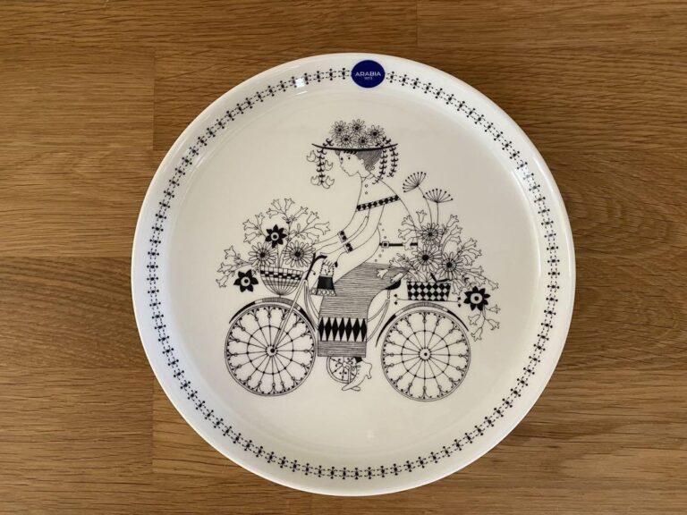 Read more about the article Arabia 150Th Anniversary Back Stamped Emilia Plate 19Cm