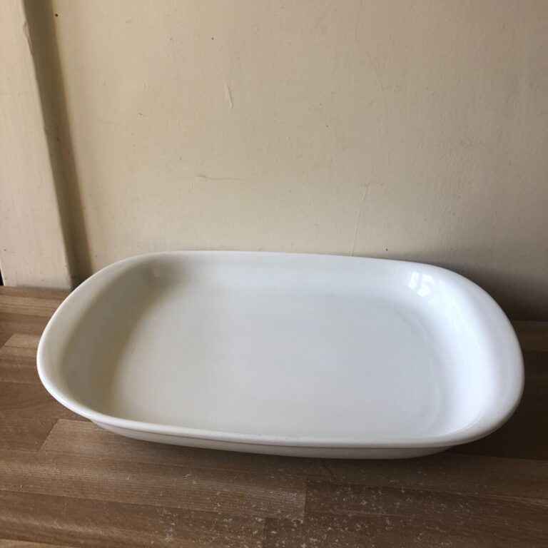 Read more about the article Large Arabia Finland White Porcelain Baking and Serving Dish (3 available)