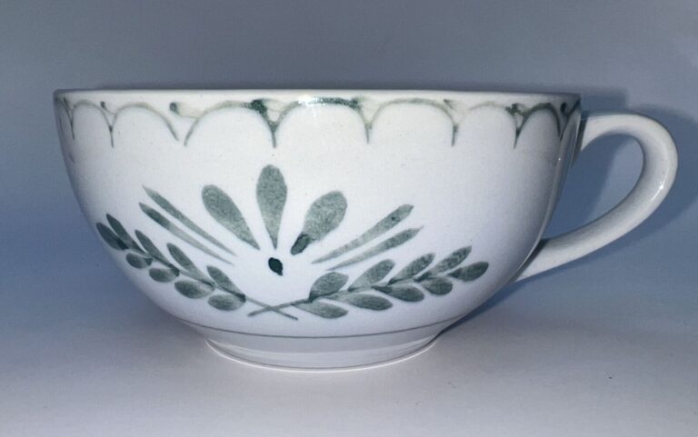 Read more about the article Vtg Arabia of Finland Green Thistle 6 oz Flat Coffee/Tea Cup Hand-painted Signed